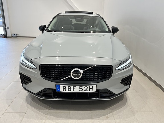 Volvo V60 2 of 5