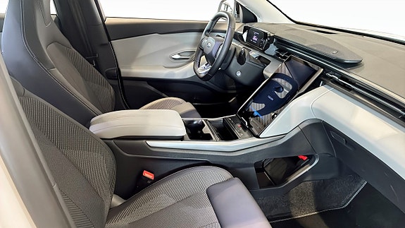 Ford Explorer 3 of 5