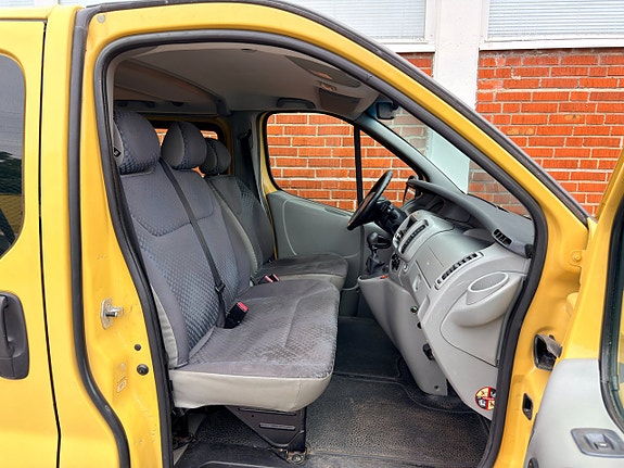 Renault Trafic 9 of 11