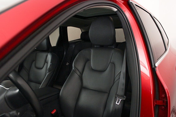 Volvo XC60 12 of 23