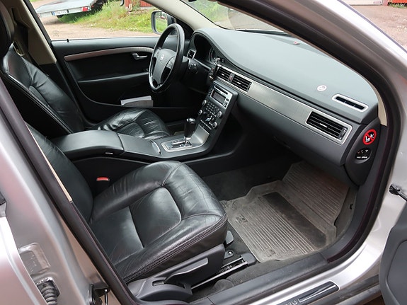 Volvo XC70 11 of 13