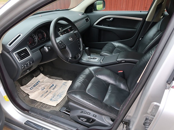Volvo XC70 8 of 13