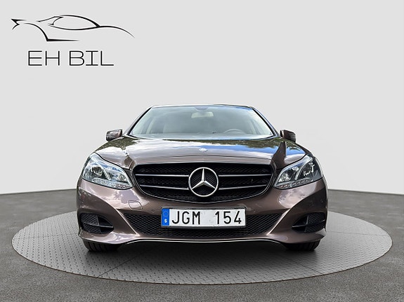 Mercedes-Benz E220 2 of 5