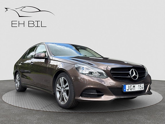 Mercedes-Benz E220 3 of 5