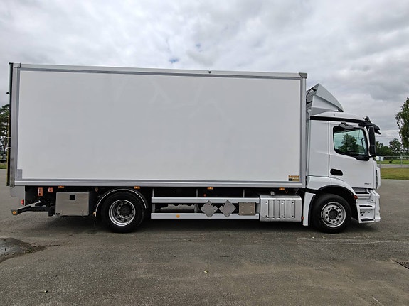 Mercedes Actros 1827 4x2 Skåpbil 5 of 5