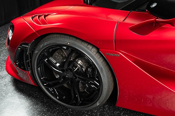 McLaren 750S 16 of 30