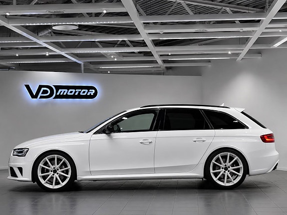 Audi RS4 2 of 5
