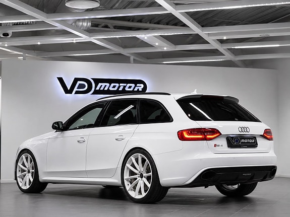 Audi RS4 3 of 5
