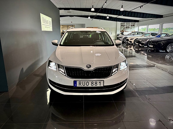 Skoda Octavia 2 of 5