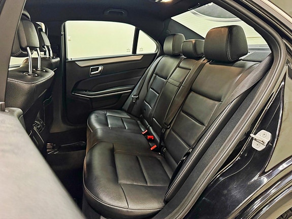 Mercedes-Benz E220 5 of 5