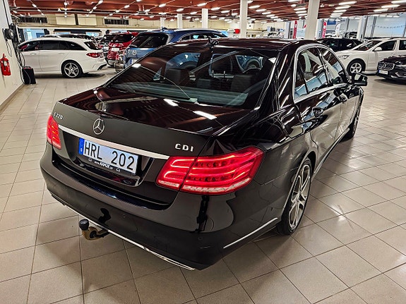 Mercedes-Benz E220 7 of 8