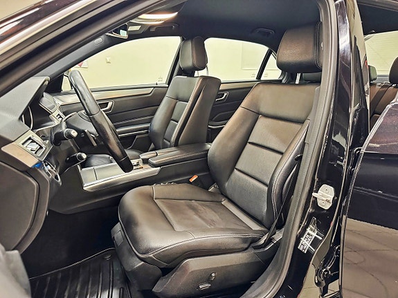 Mercedes-Benz E220 4 of 5