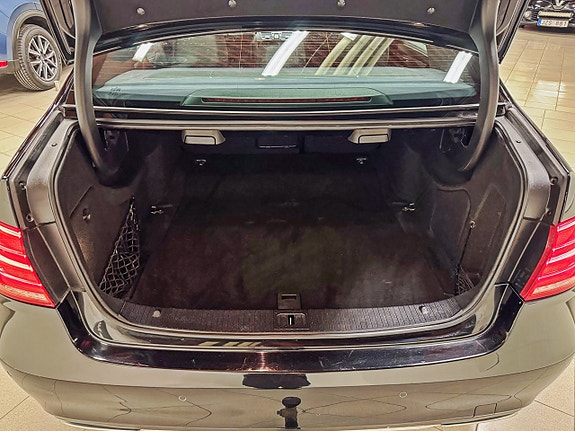 Mercedes-Benz E220 6 of 8