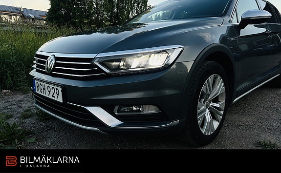 Volkswagen Passat Alltrack 2 of 5