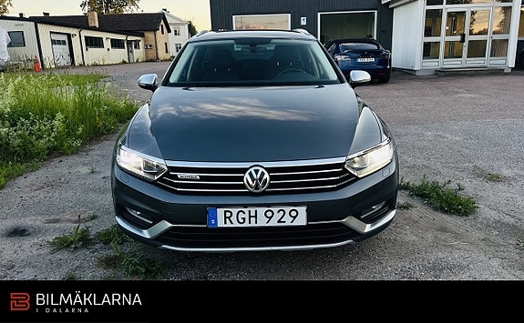 Volkswagen Passat Alltrack 3 of 5