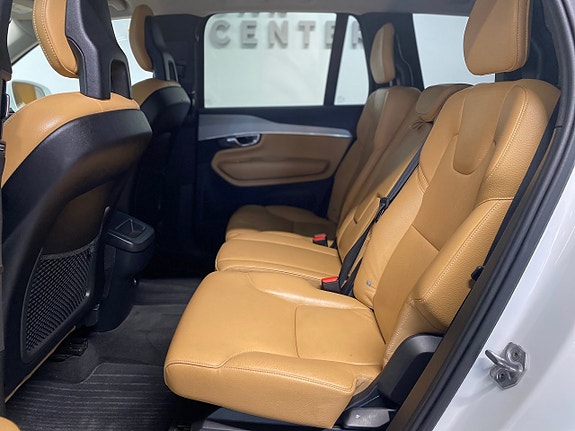 Volvo XC90 10 of 20