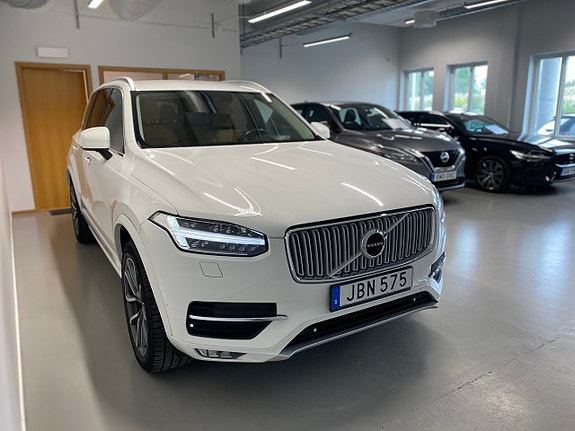 Volvo XC90 3 of 20