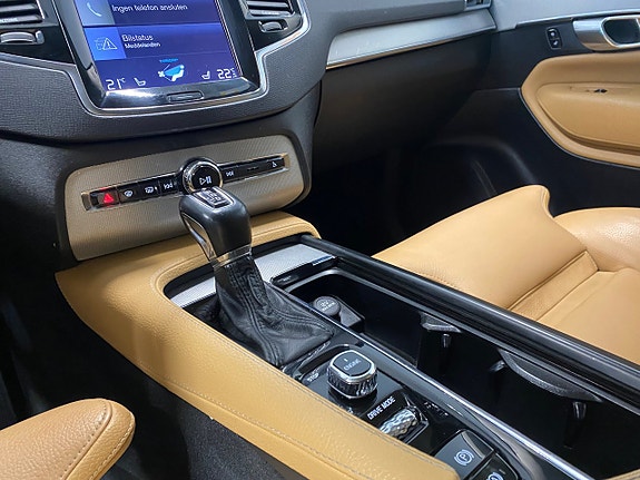 Volvo XC90 16 of 20