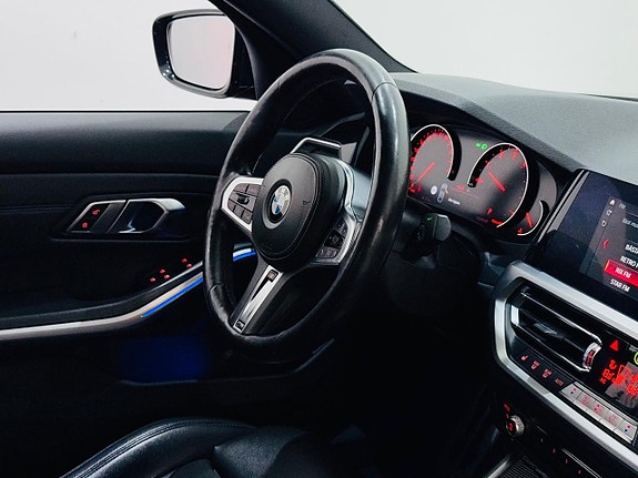 BMW 320i 4 of 5