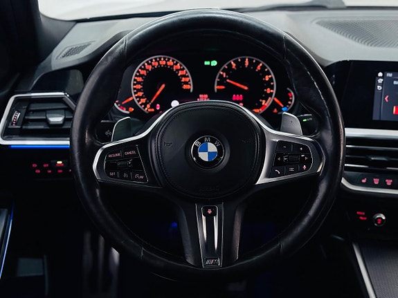 BMW 320i 21 of 24