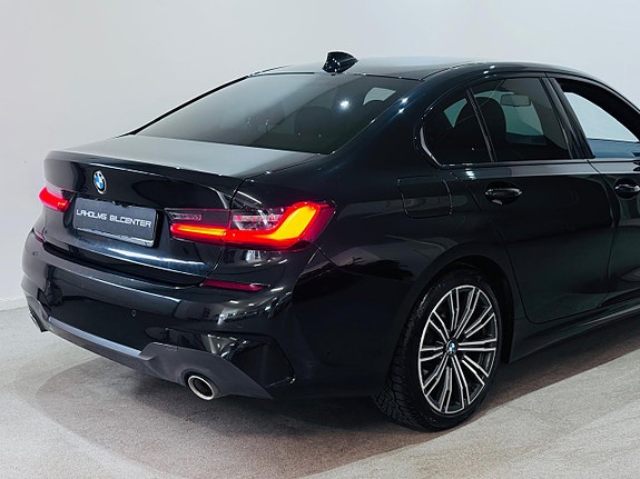 BMW 320i 23 of 24