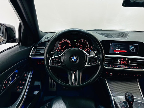 BMW 320i 22 of 24