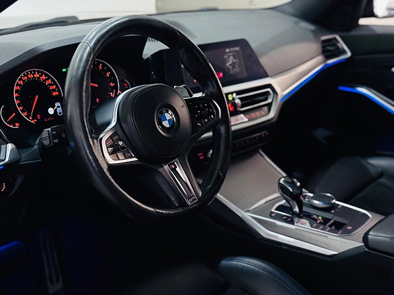 BMW 320i 11 of 24
