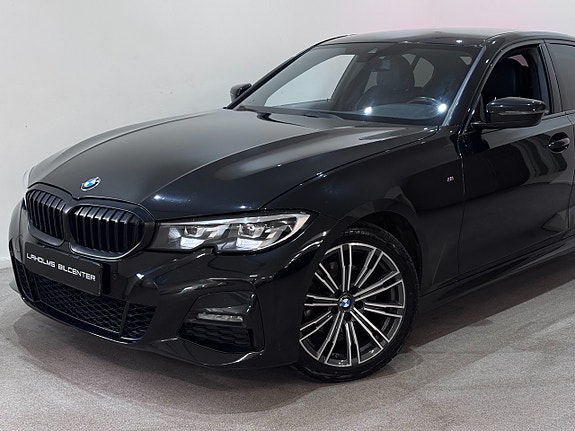 BMW 320i 2 of 5