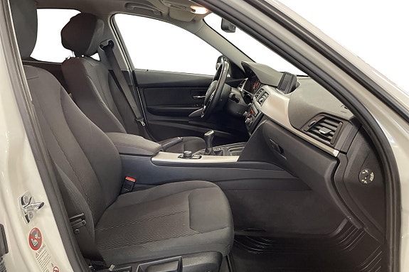 BMW 318d 15 of 18