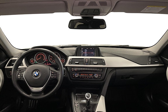 BMW 318d 13 of 18