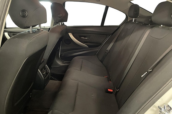 BMW 318d 17 of 18