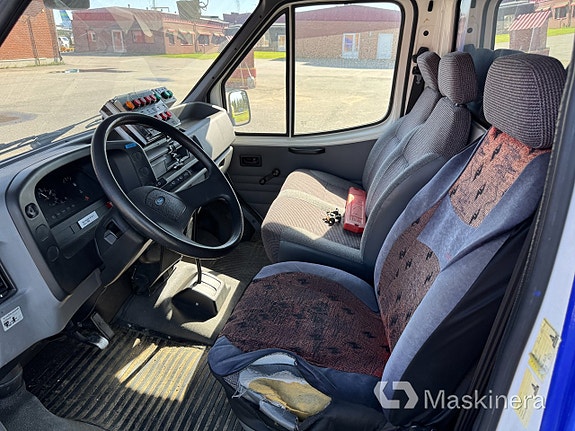 Ford Transit 7 of 11