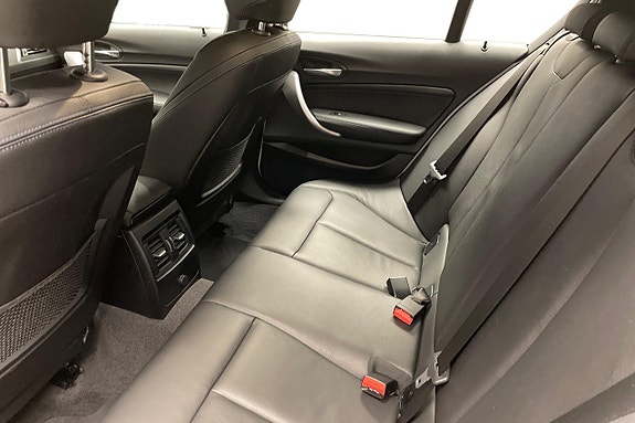 BMW 118i 10 of 12
