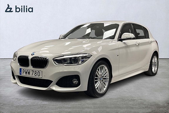 BMW 118i 3 of 5