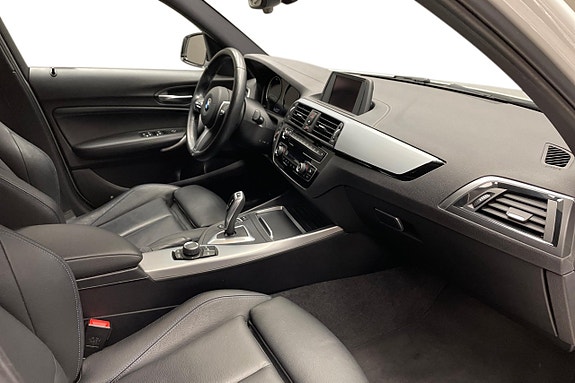 BMW 118i 11 of 12