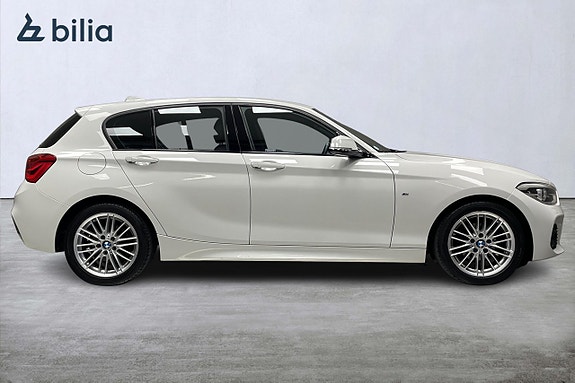 BMW 118i 2 of 5