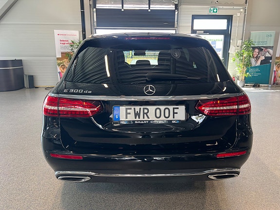 Mercedes-Benz E300 4 of 5