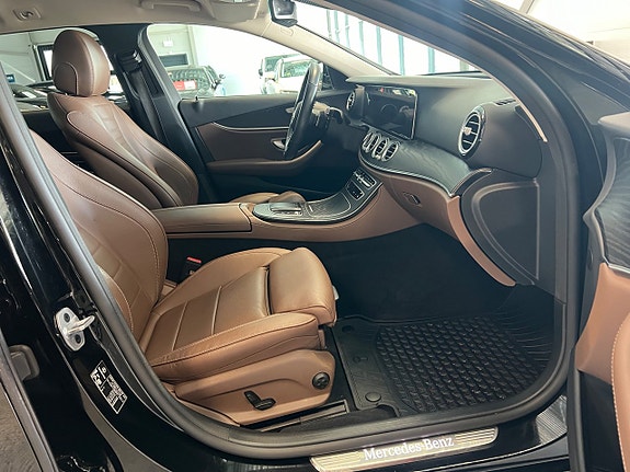 Mercedes-Benz E300 9 of 20