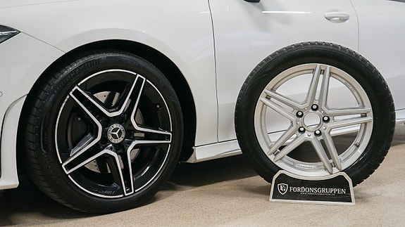 Mercedes-Benz CLA220 2 of 5