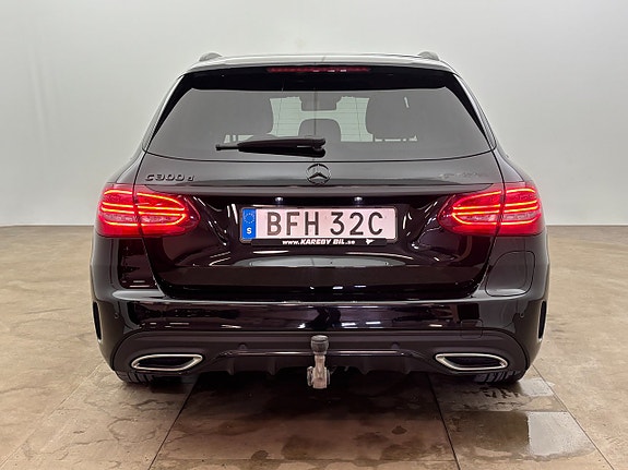 Mercedes-Benz C300 5 of 5