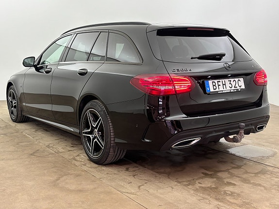 Mercedes-Benz C300 4 of 5