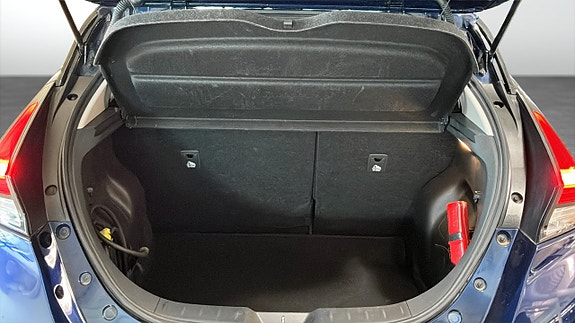 Nissan Leaf 10 of 12