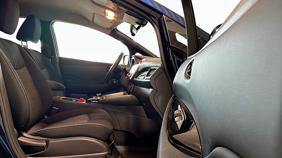 Nissan Leaf 3 of 5