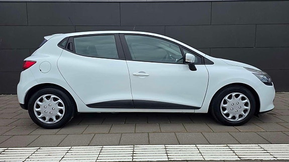 Renault Clio 12 of 17