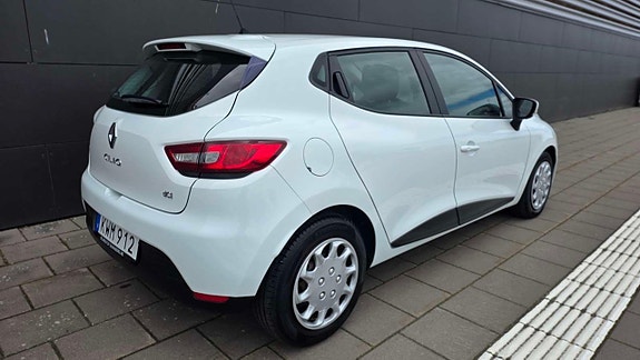 Renault Clio 11 of 17