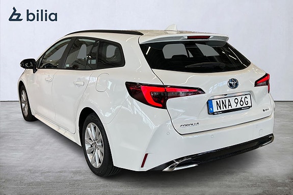 Toyota Corolla 2 of 5