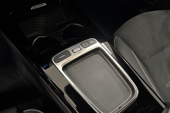 Mercedes-Benz CLA250 e 13 of 19