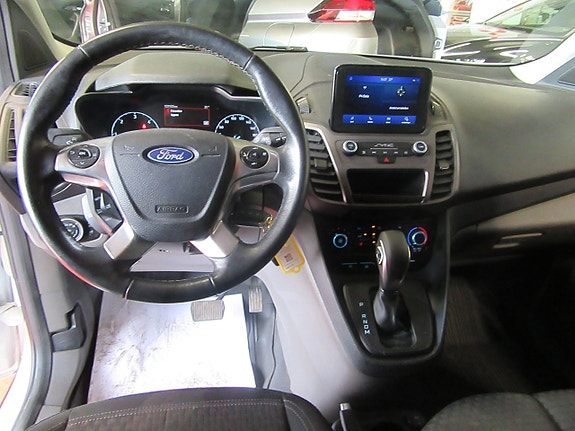 Ford Transit Connect 4 of 5