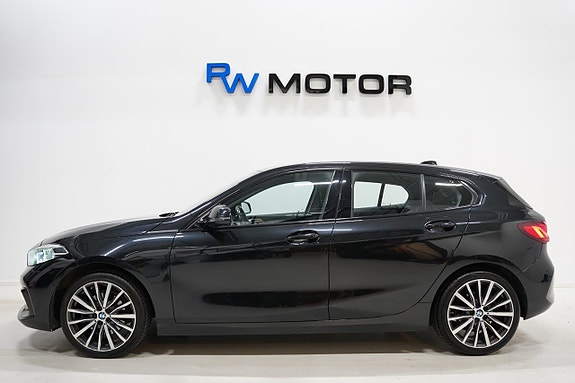 BMW 118i 3 of 5