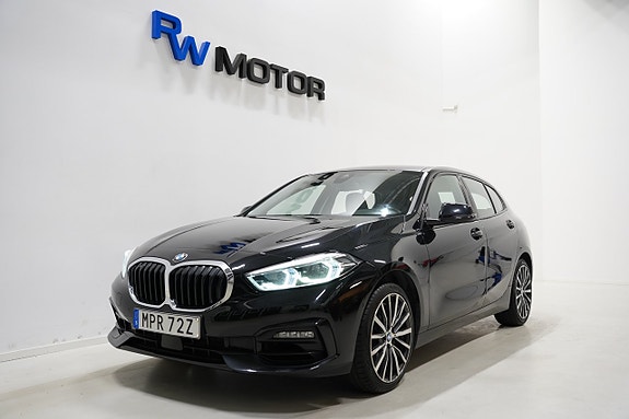 BMW 118i 2 of 5
